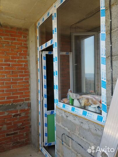 Балконная дверь с окном