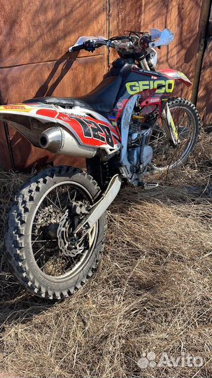 Кроссовый мотоцикл