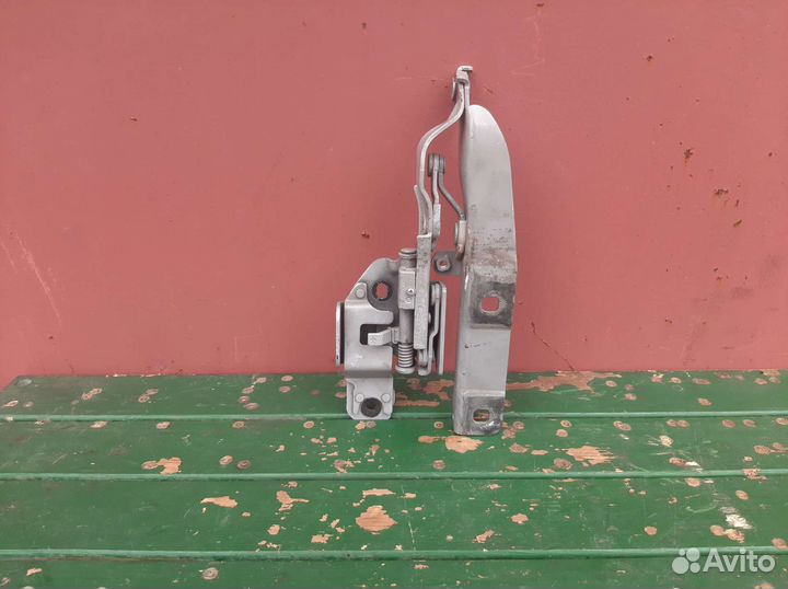 Петля капота Infiniti M25 M37 M56 Q70 Y51