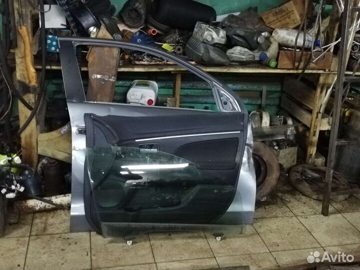 Правая передняя дверь mitsubishi ASX