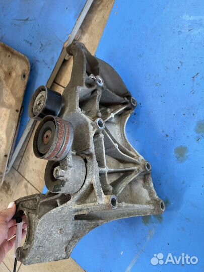 Кронштейн навесного оборудования nissan terranoD10