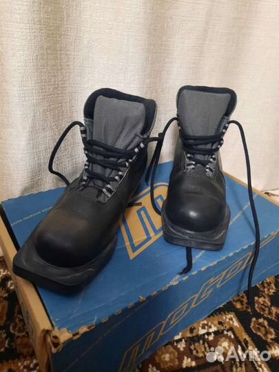 Лыжные ботинки