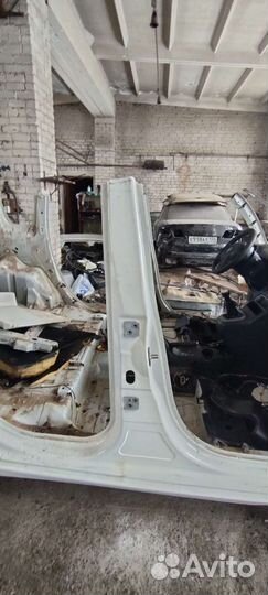 Стойка средняя правая с порогом Citroen C3 Picasso