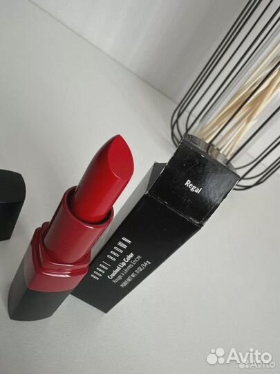 Красная помада Bobbi Brown Regal