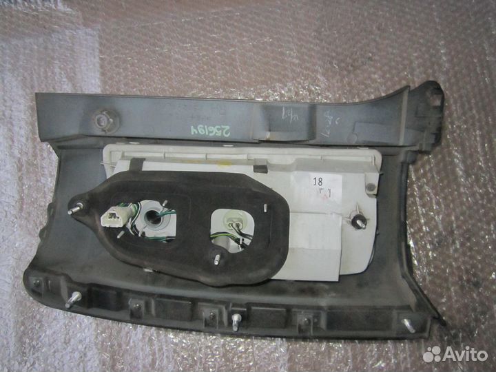 Стоп правый Nissan Elgrand E51