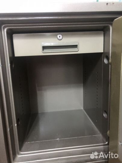 Сейф металлический