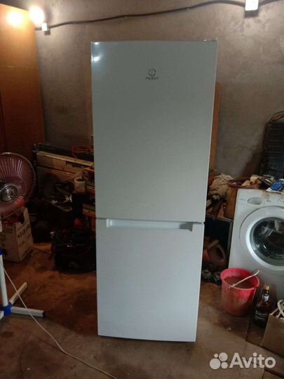Холодильник indesit