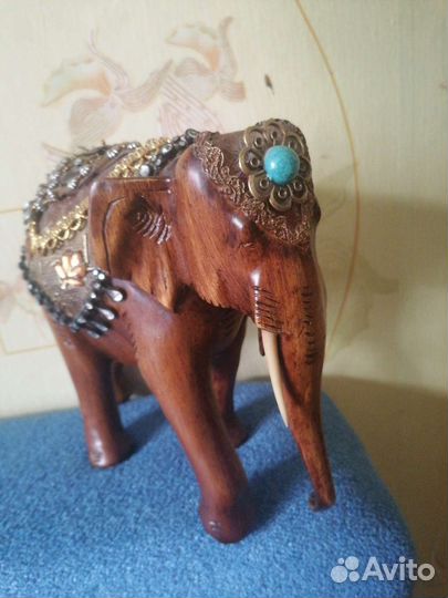 Статуэтка слон из дерева
