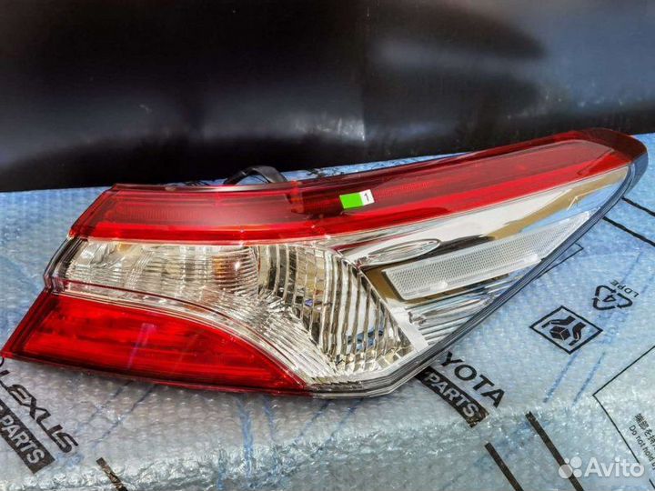Фонарь правый Toyota Camry 70 17-22