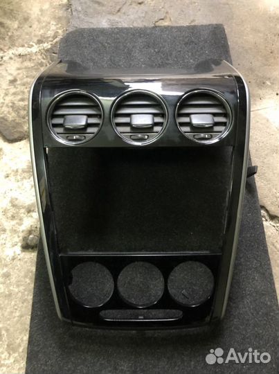 Консоль центральная торпеда Мазда Сх7