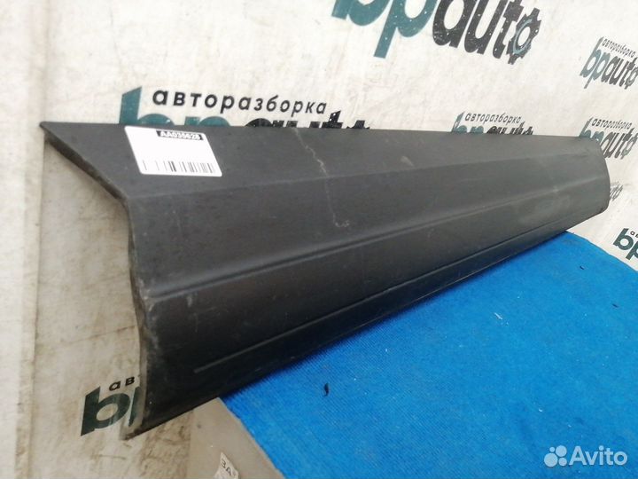 Накладка двери передняя правая 5N0854940A