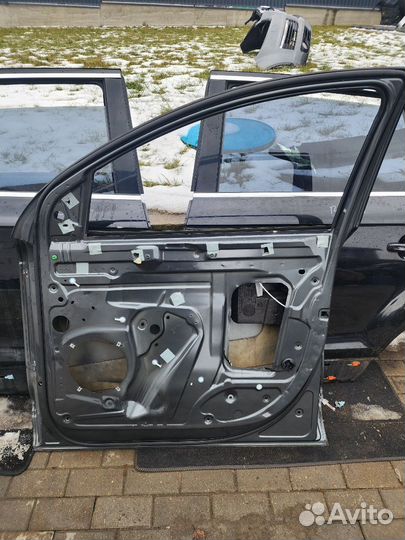 Audi Q7 4L Дверь передняя правая 92066220