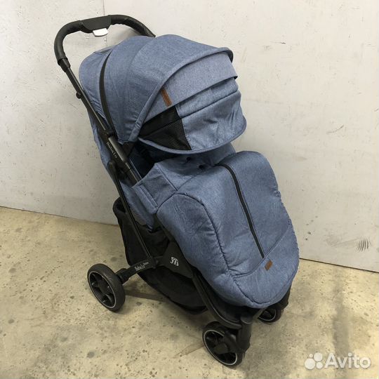 Детская прогулочная коляска