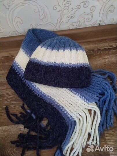 Комплект шапка вязанная женская и шарф