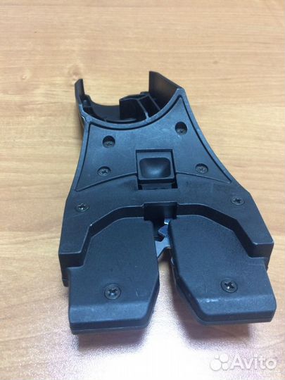 Запчасти для коляски (адаптер Maxi Cozi)