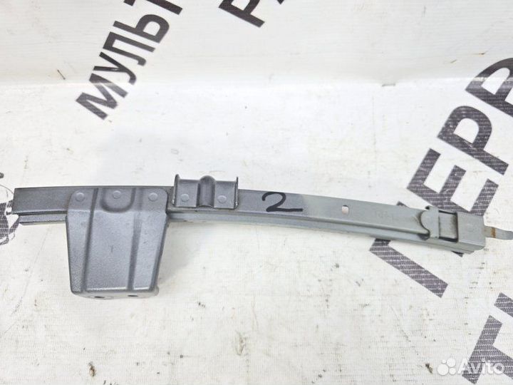 Направляющая стекла двери передняя левая Toyota