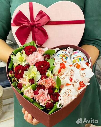 Свежие цветы букеты на день воспитателя и учителя