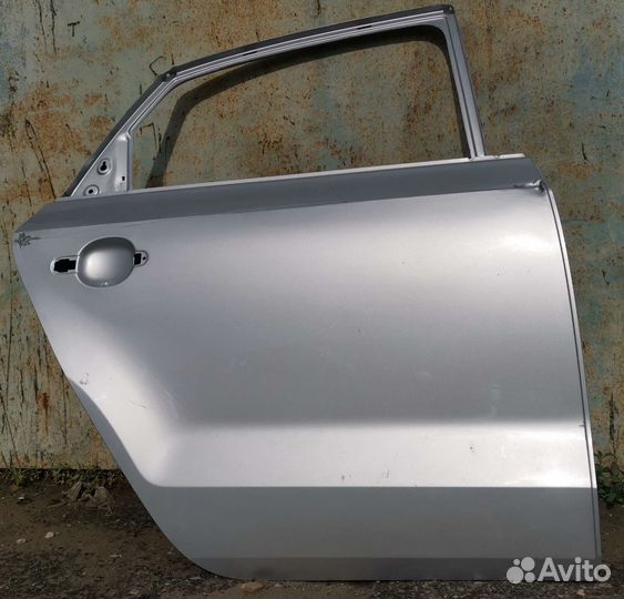 Правая задняя дверь бу VW Polo sedan оригинал