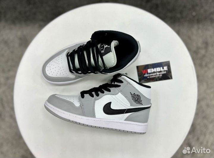 Кроссовки Nike Air Jordan 1 Mid Smoke Grey (мех)