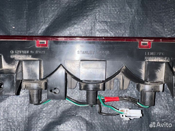 Фонарь стоп-сигнала в крышку багажника Паджеро 3 4