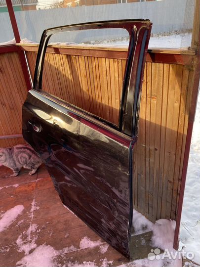 Задняя правая дверь на VW Tiguan