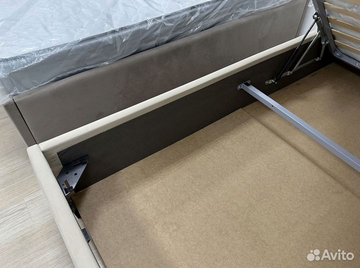 Кровать двуспальная