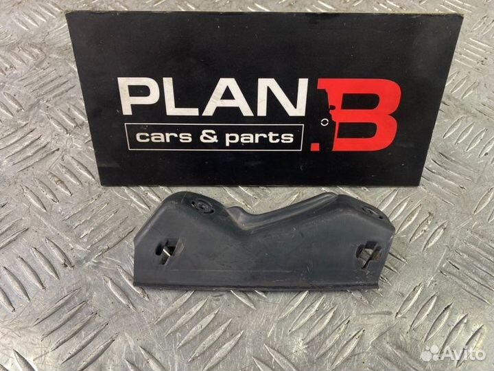 Крепление бампера правое Volkswagen Passat B6