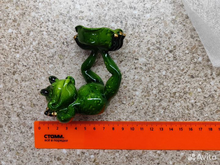 Лягушка подсвечник