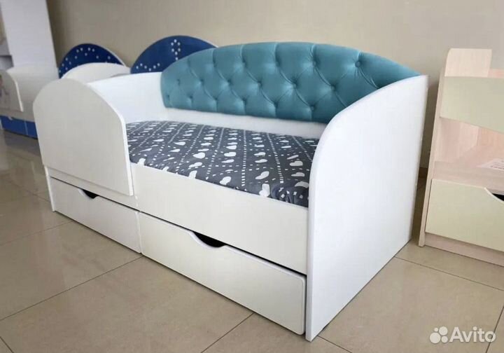 Детская кровать с мягкой спинкой и ящиками