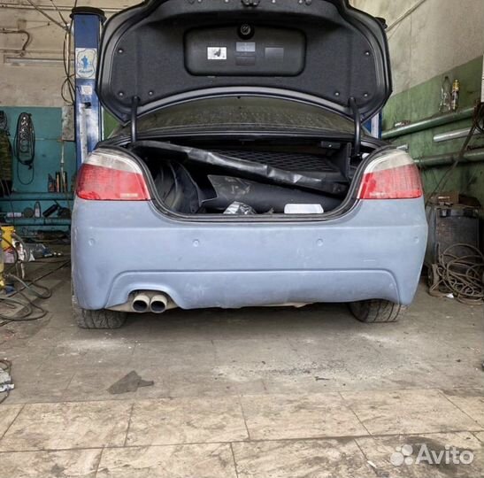 Задний бампер m-tech/ м тех для bmw e60