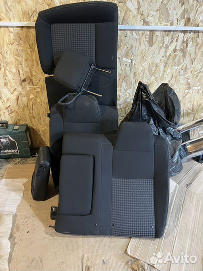 Сиденье на Dodge Challenger