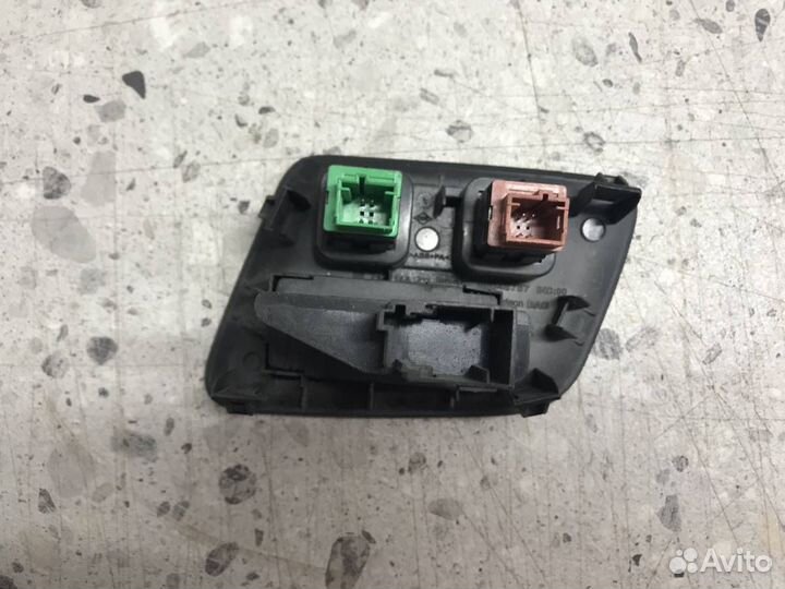 Кнопка открывания лючка бензобака Citroen C4 2005