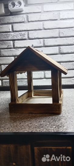 Кормушка для птиц и белок