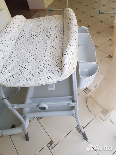 Пеленальный столик с ванночкой от chicco