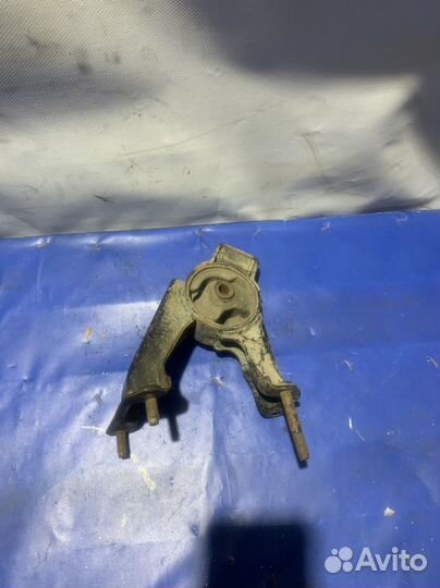 Подушка двигателя задняя toyota corolla spacio