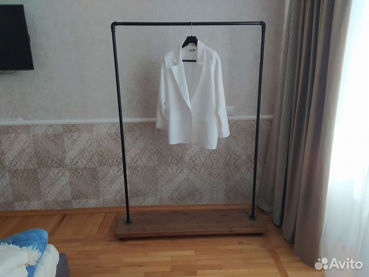 Вешалка для одежды напольная на колесах