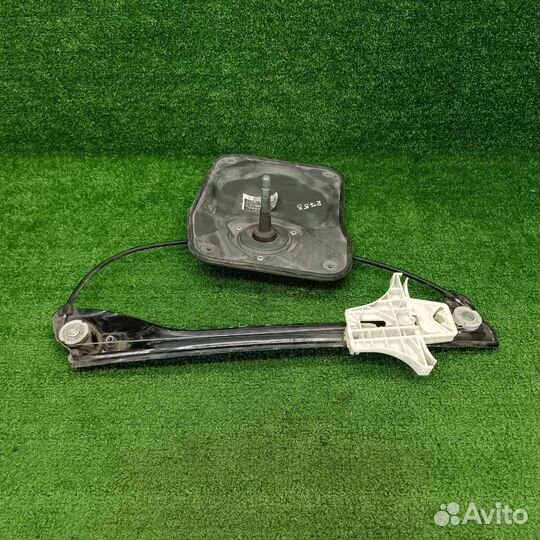 Стеклоподъемник задний левый Skoda Fabia 2 (5J)