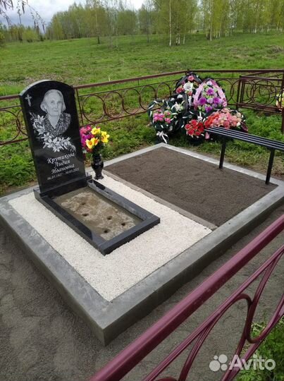 Памятник с установкой + бетонный цоколь