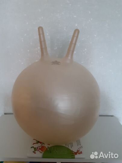 Мяч для гимнастики с рожками