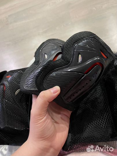 Защита для роликов, коньков, велосипедов