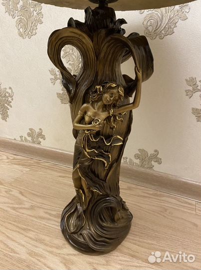 Декоративный столик