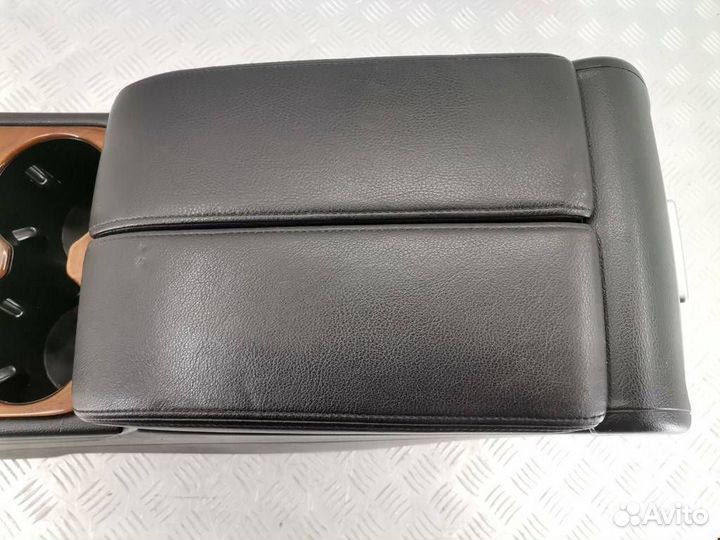 Центральный подлокотник Volkswagen Touareg 2 2012