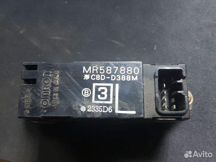 Кнопка стеклоподъемника lancer задняя левая