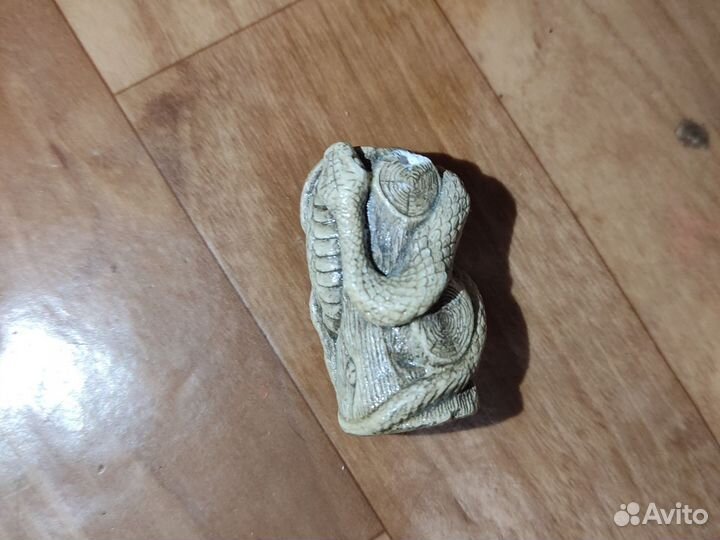 Фигурка змеи