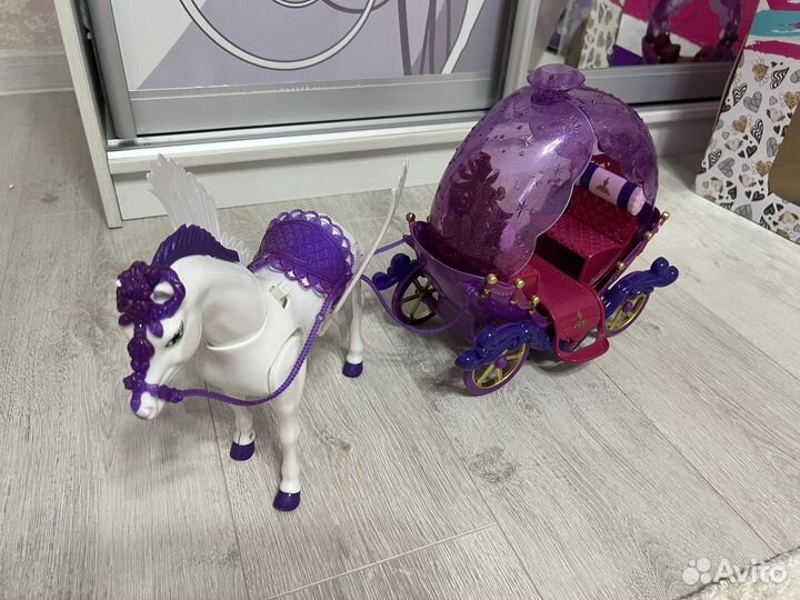 Карета с лошадью