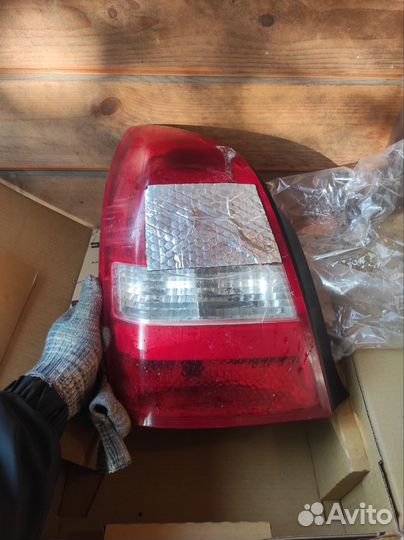 Фонарь Nissan primera p12 с дефектом левый