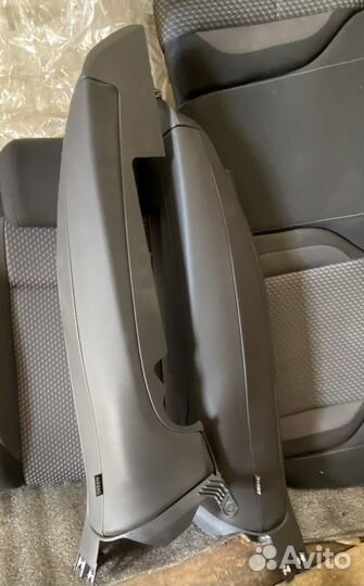 3G9885702F,3G9885701F боковина дивана Passat B8