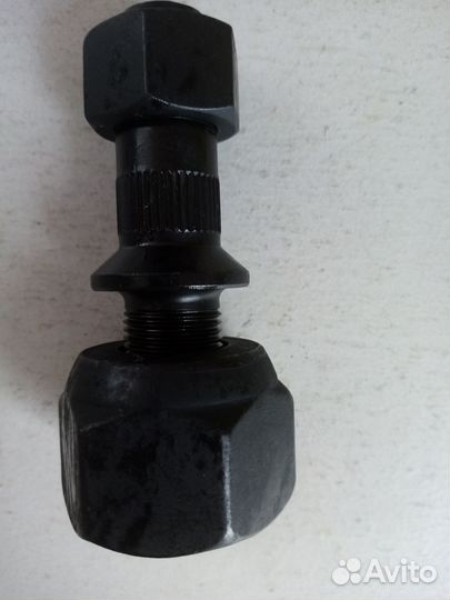 Шпилька передняя правая в сборе hyundai HD72 HD78