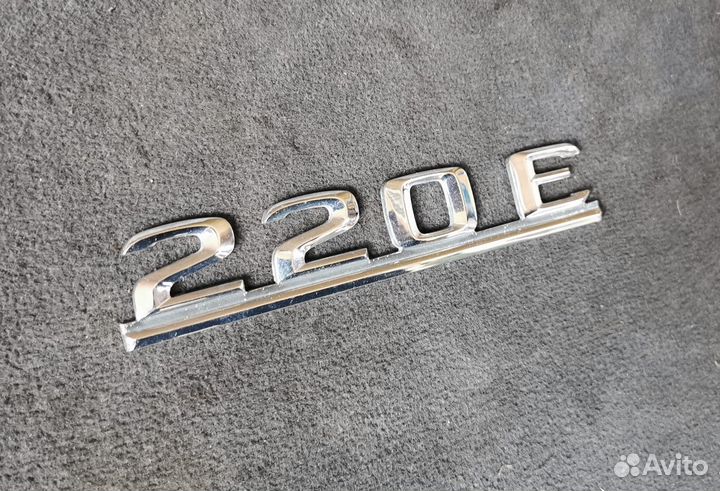 Шильда 220 Е на багажник Mercedes W124 220E Седан