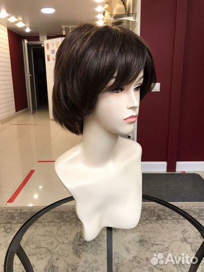 Короткий натуральный парик